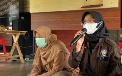 Agroekoteknologi FPP Undip Berikan Penyuluhan kepada Petani Desa Kandri Tentang Pengendalian Hama Terpadu pada Tanaman Buah