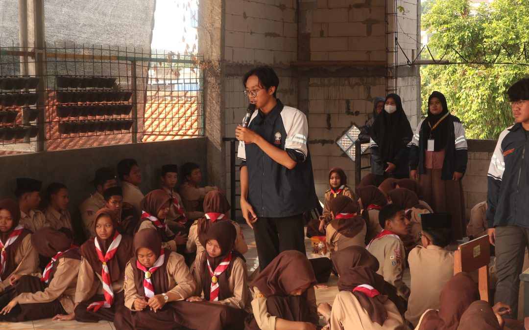 Edukasi dan Demonstrasi Pembuatan Pupuk Organik Cair dari Limbah Air Cucian Beras